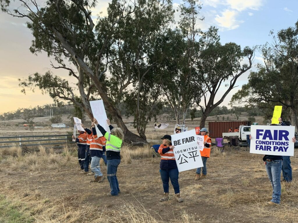 MEU members chanting on a picket line at Boggabri.