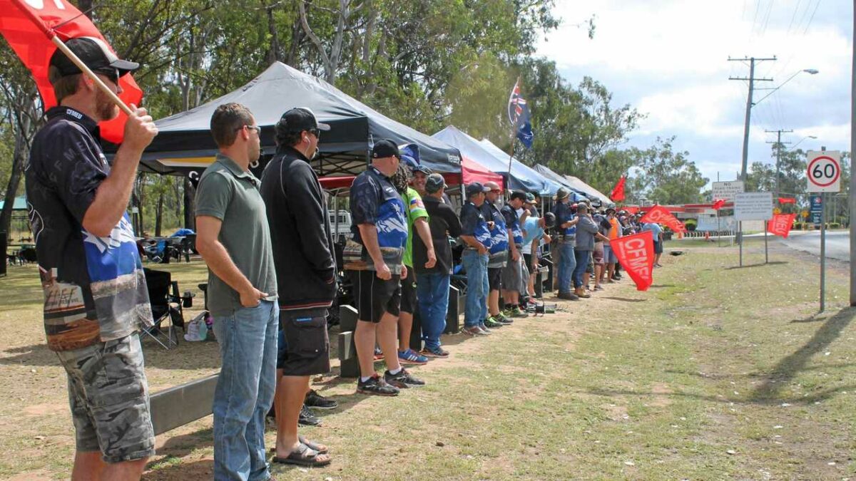 MEU members on the picket line of Anglo American coal mine German Creek